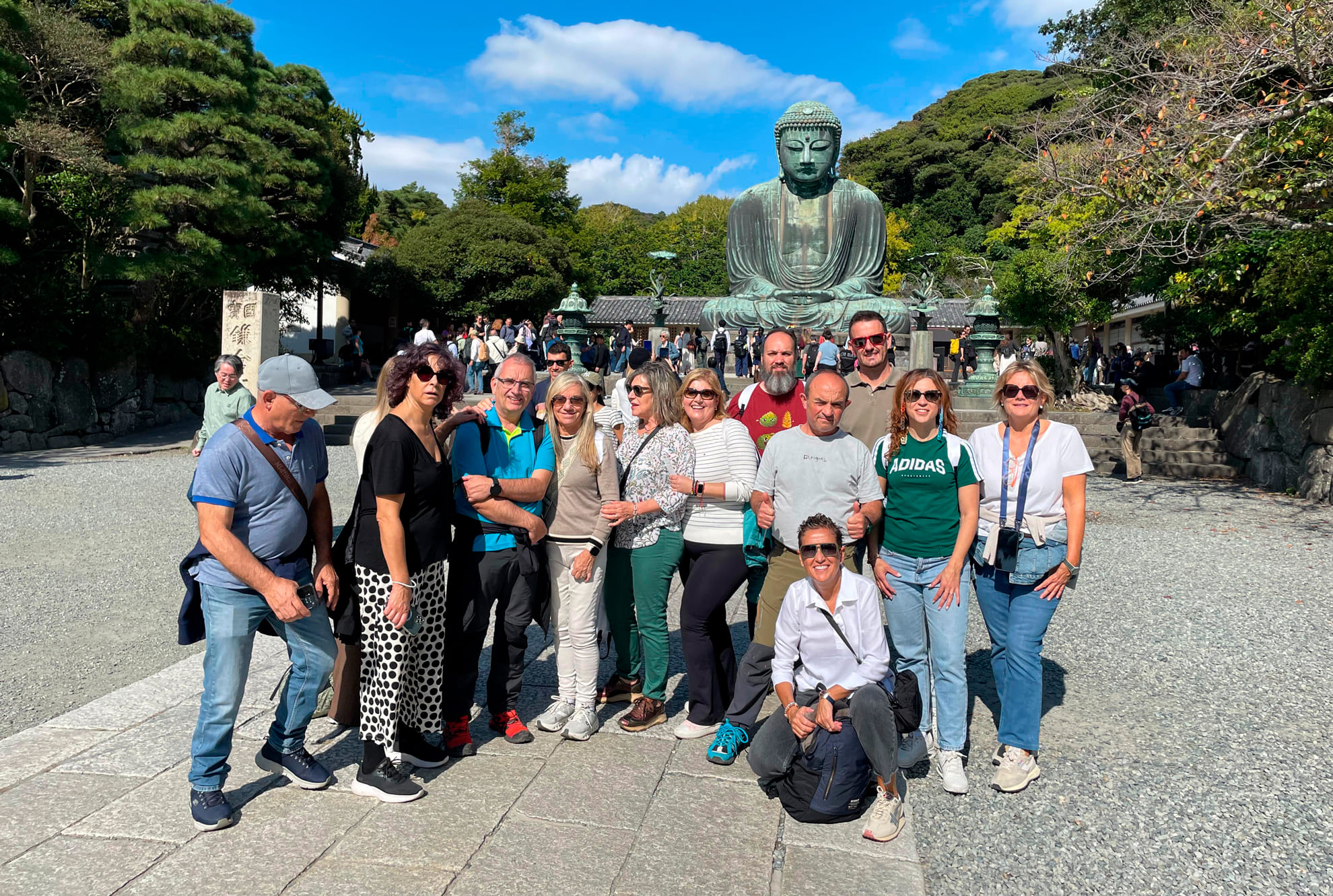 Grupo NOVAV ante el Gran Buda de Kamakura