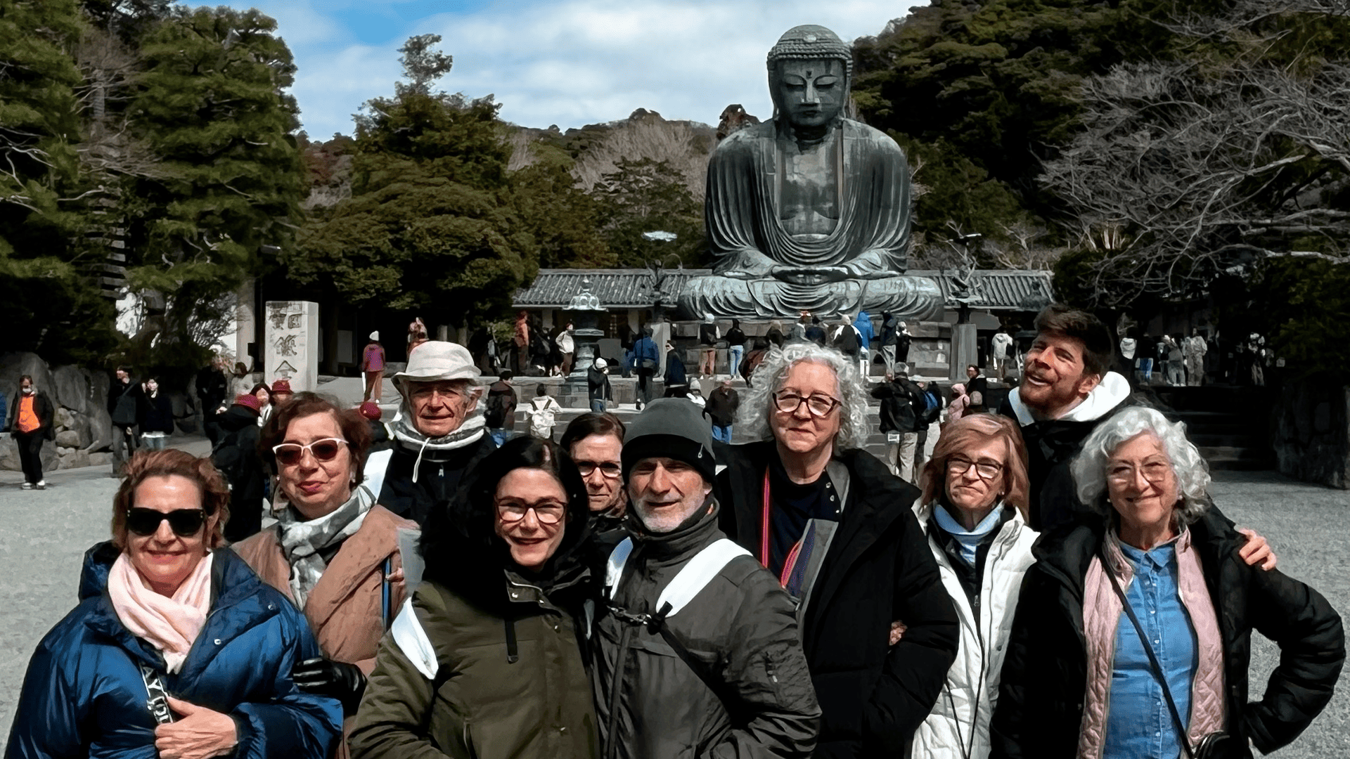 Grupo NOVAV ante el gran Buda de Kamakura