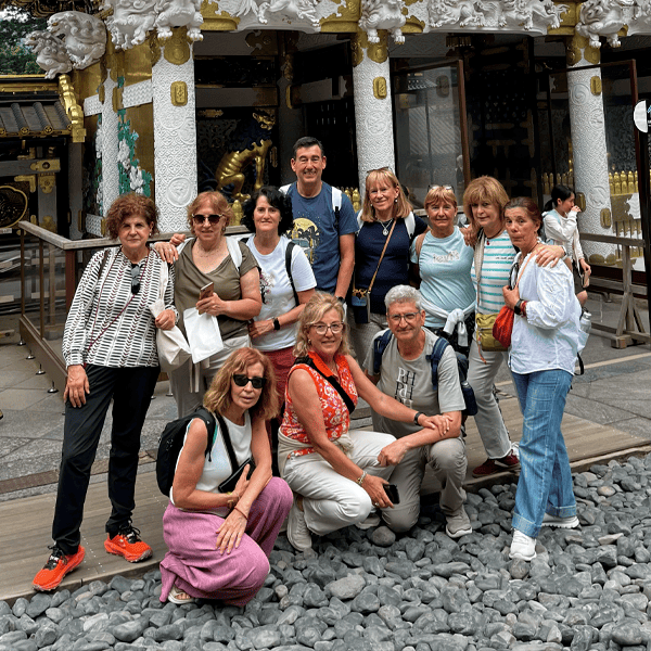 Grupo NOVAV en un jardín tradicional