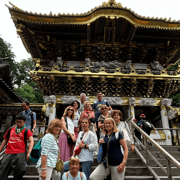 Grupo NOVAV en el templo Toshogu de Nikko